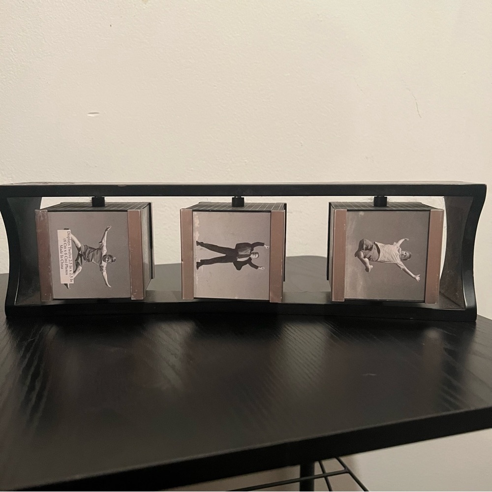 Rotating picture frame - Picture 2 of 3